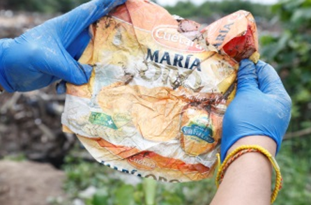 Envase de galletas hallado en un vertedero del municipio malayo de Teluk Panglima Garang. Greenpeace