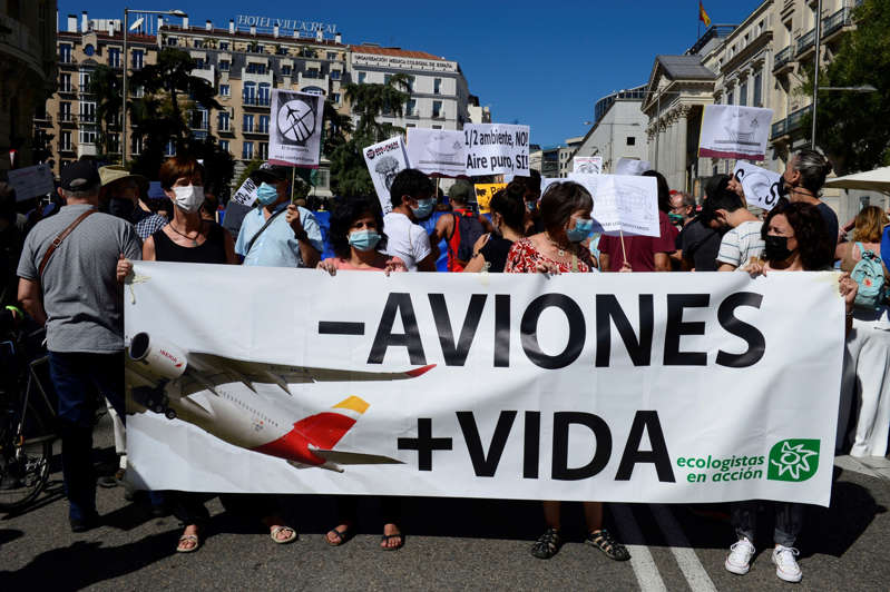 10,000 protesters in Barcelona against the expansion of the airport